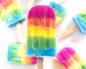 Mobile Preview: Auch ein Eis lässt sich mit den färbenden Lebensmitteln von Eat a Rainbow ohne schlechtes Gewissen für Kinder einfärben.