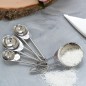 Mobile Preview: Kitchencraft Messlöffel Set für Teelöffel Esslöffel 4 Stück in der Benutzung