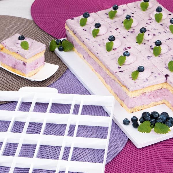 Mit dem eckigen Kucheneinteiler kannst du deine Kuchenstücke präzise zuschneiden.